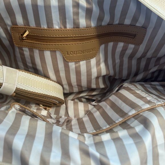 Summer 2024 Jillly Box - Picture 3 of 14